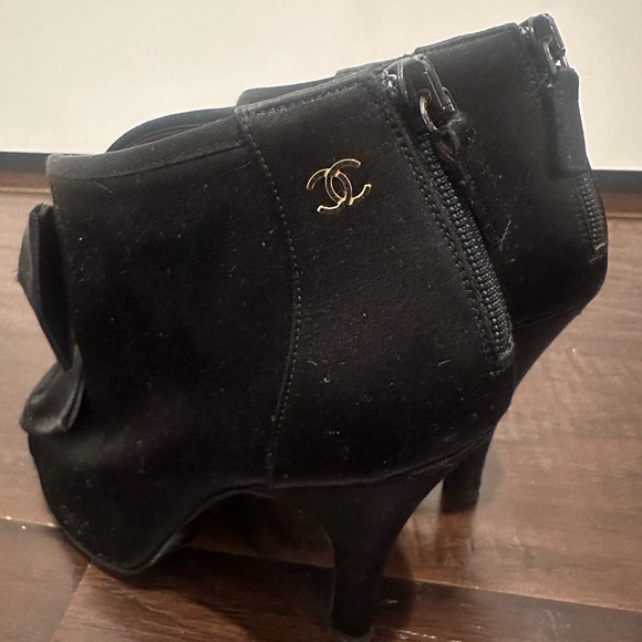 CHANEL Black bootie boots with bows | Excellent condition - like New! - Picture 7 of 14